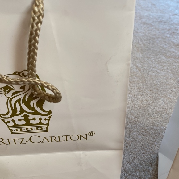 Bundle of 2 Ritz-Carlton shopping gift bags - Picture 7 of 13